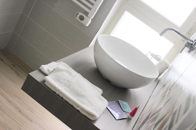 Deluxe Triple Room image 3