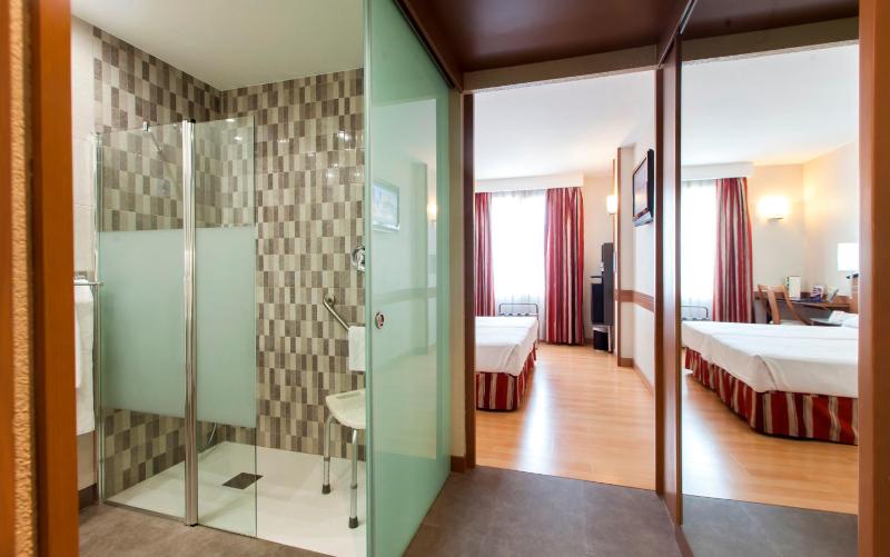 Double or Twin Room - Disability Access image 1
