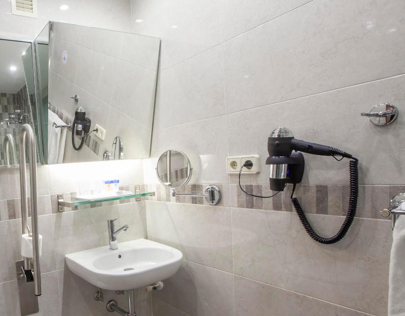 Double or Twin Room - Disability Access image 3