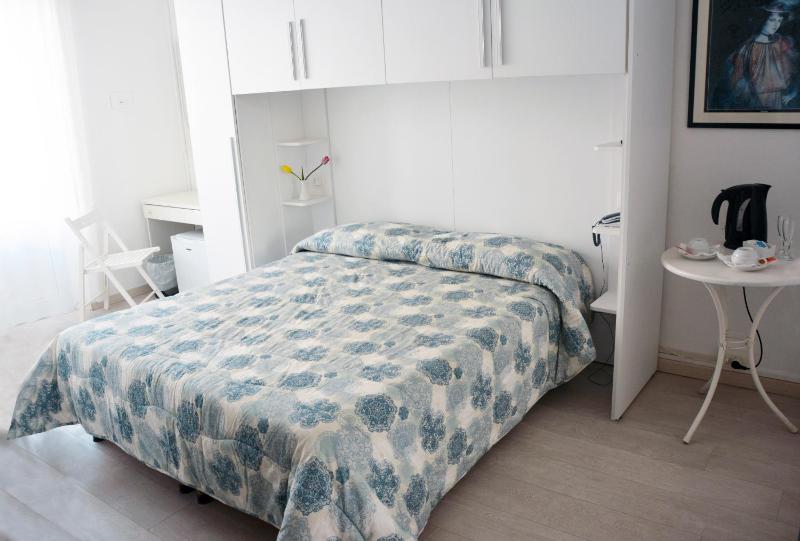 Double Room with Balcony image 2