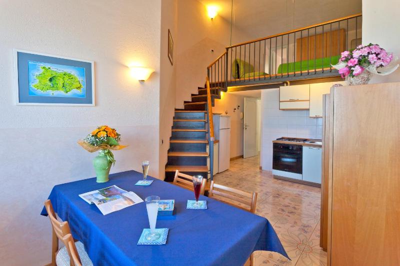 One-Bedroom Apartment with Mezzanine (4 Adults) image 2