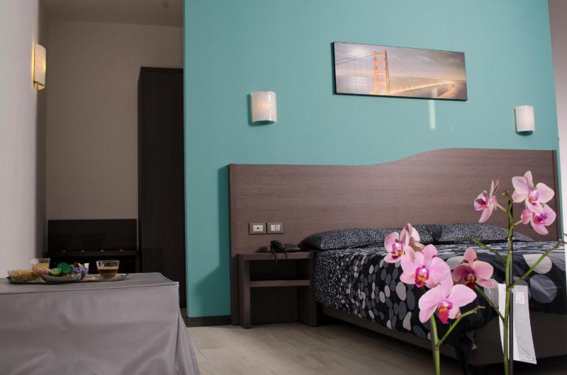 Triple Room with Balcony image 1