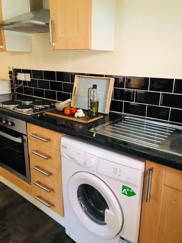 One-Bedroom Apartment image 2