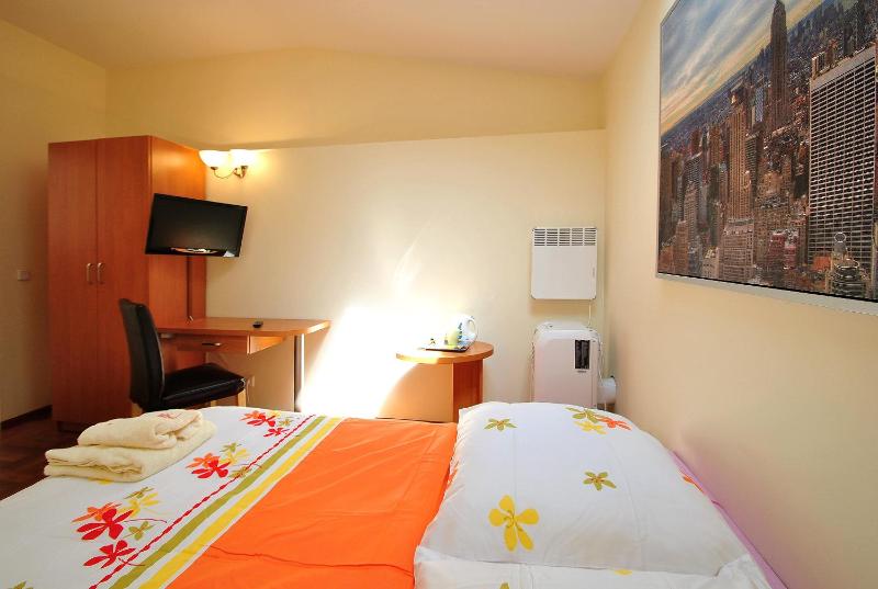 Double or Twin Room image 2