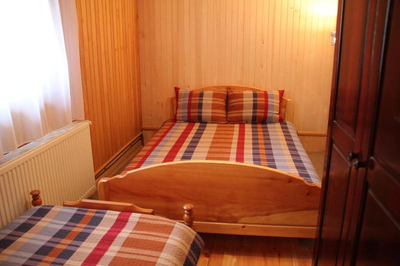 One-Bedroom Apartment image 3