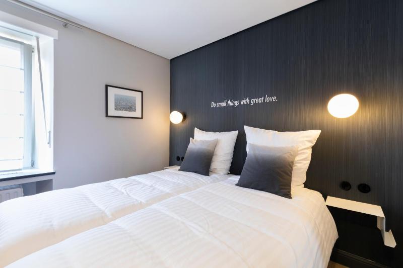 Double Room image 3