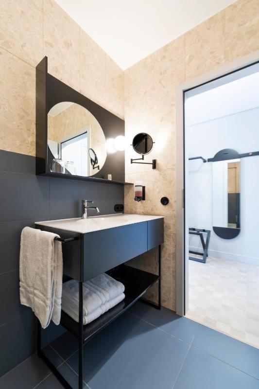 Superior Double Room image 3