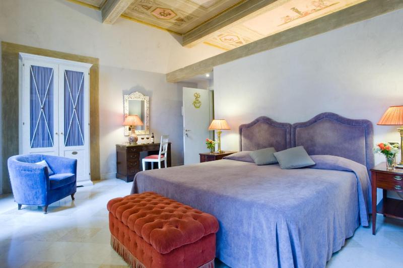 Double or Twin Room image 3