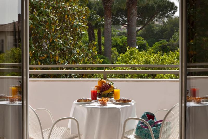 Classic Double Room with Balcony image 4