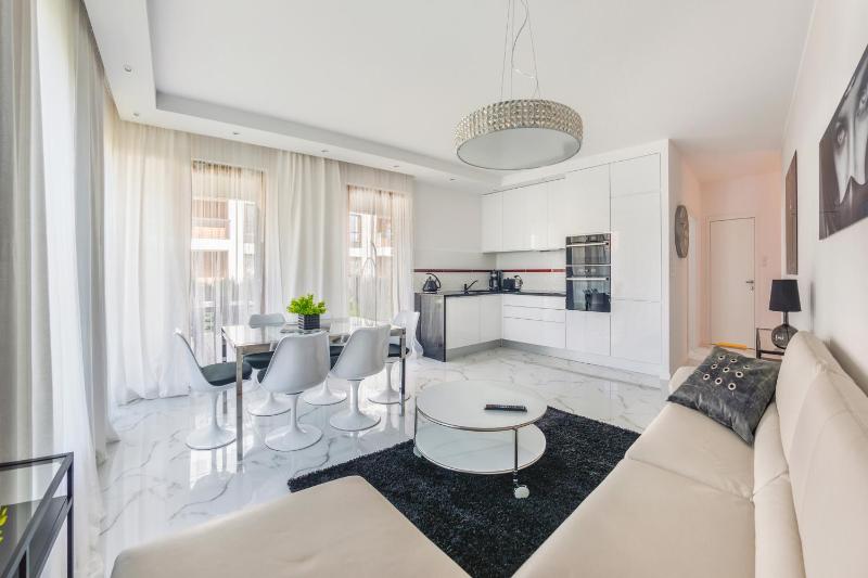 Luxury Long Island Suite - image 10