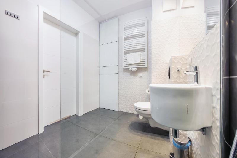 Luxury Long Island Suite - image 9