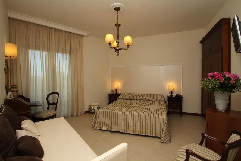 Triple Room image 3