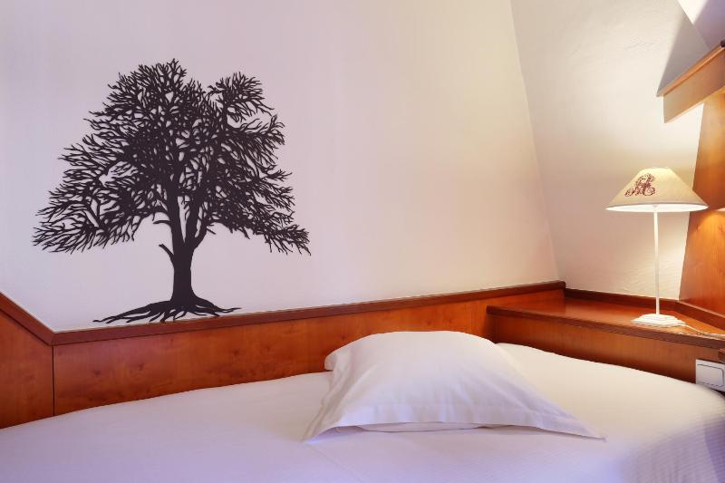 Triple Room with Cathedral View image 4