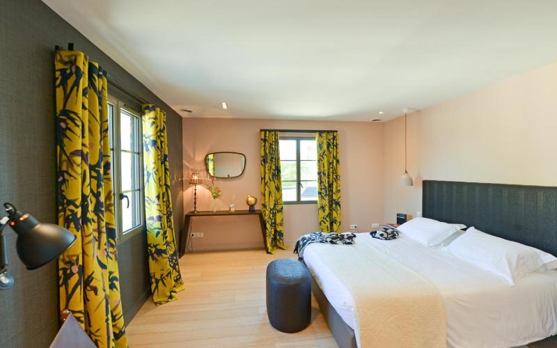 Deluxe Double or Twin Room image 3