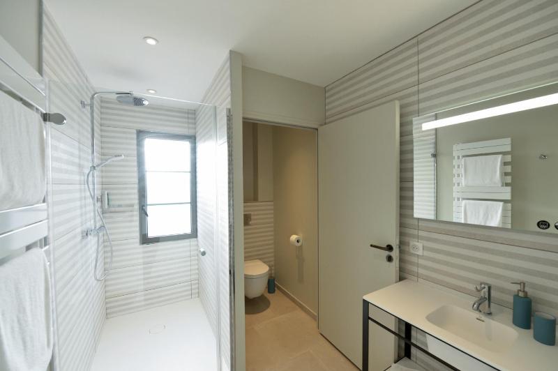 Double or Twin Room with Garden View image 2