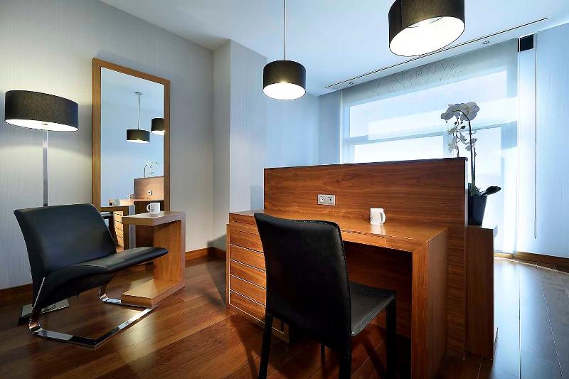 Double or Twin Room image 3