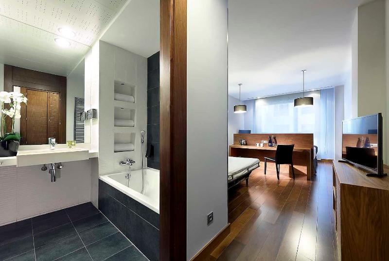 Quadruple Room (2 Adults + 2 Children) image 3