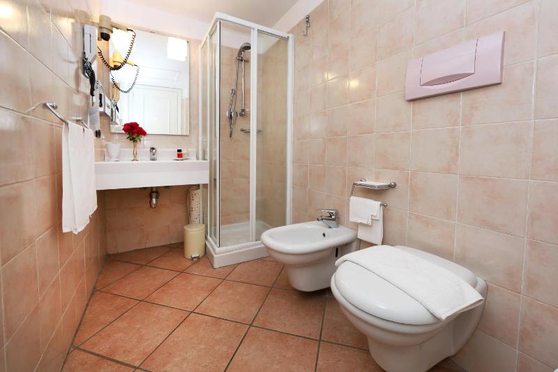 Double Room with Small Double Bed image 2