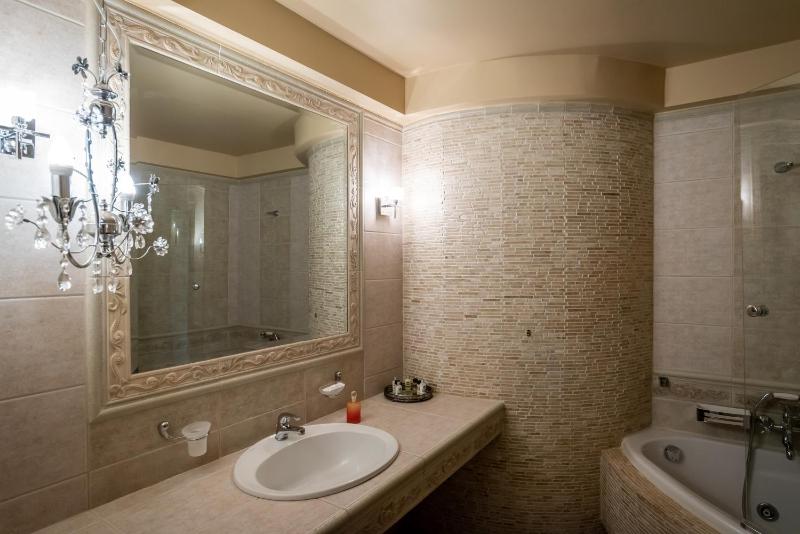 Superior Suite image 2