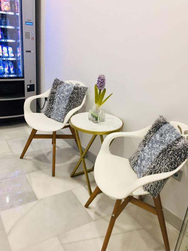 Single Room with Private Bathroom image 2