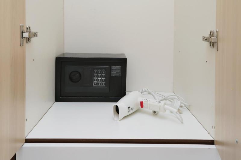 Deluxe Twin Room image 1