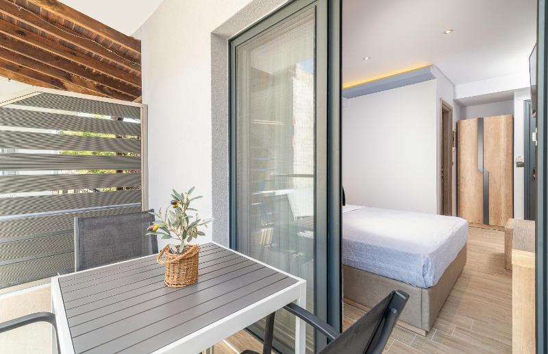 Family Suite with Balcony image 3