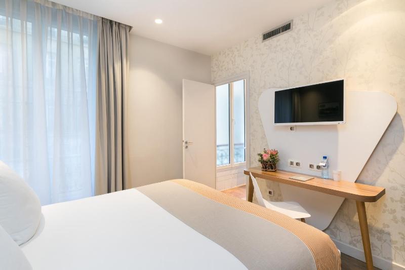 Standard Double Room image 3