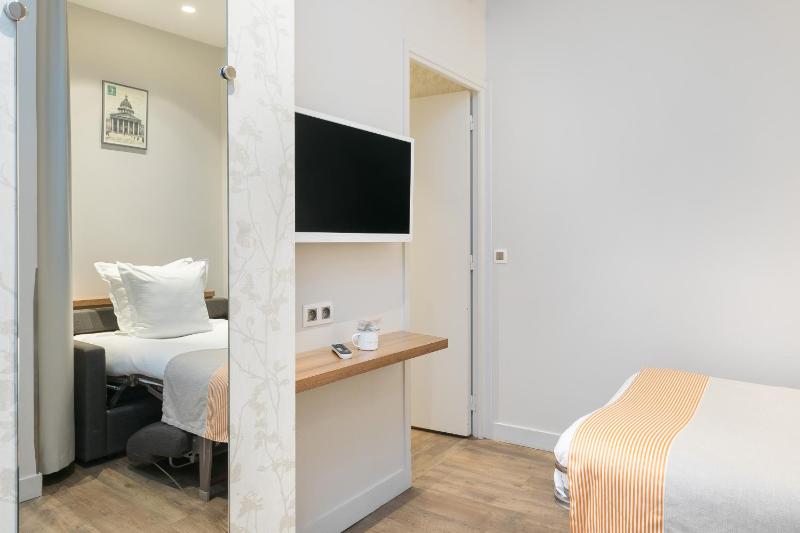Classic Triple Room image 4