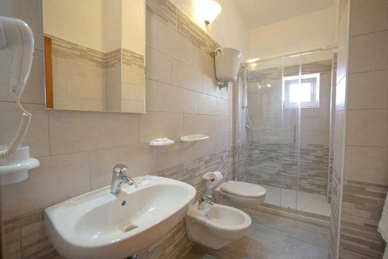 Quadruple Room image 2