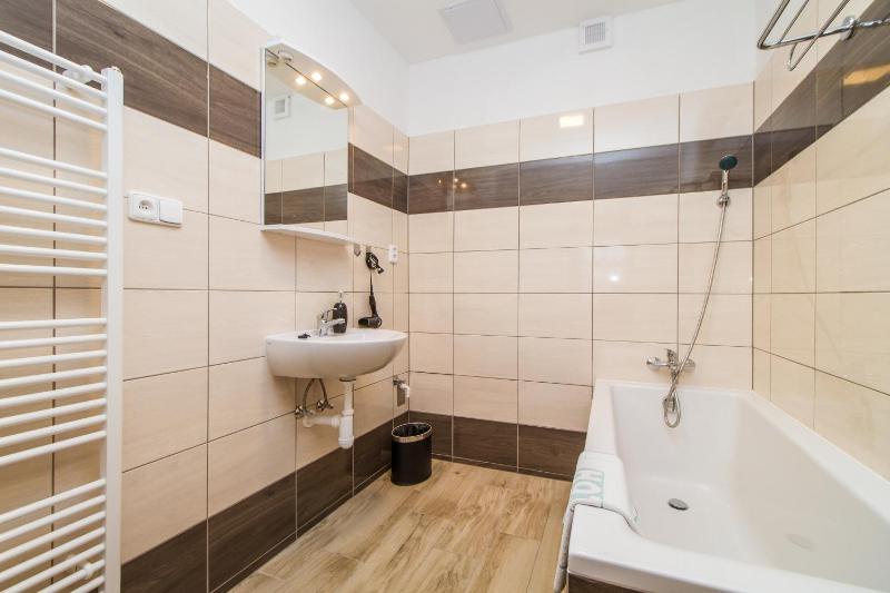 Deluxe Apartment image 2
