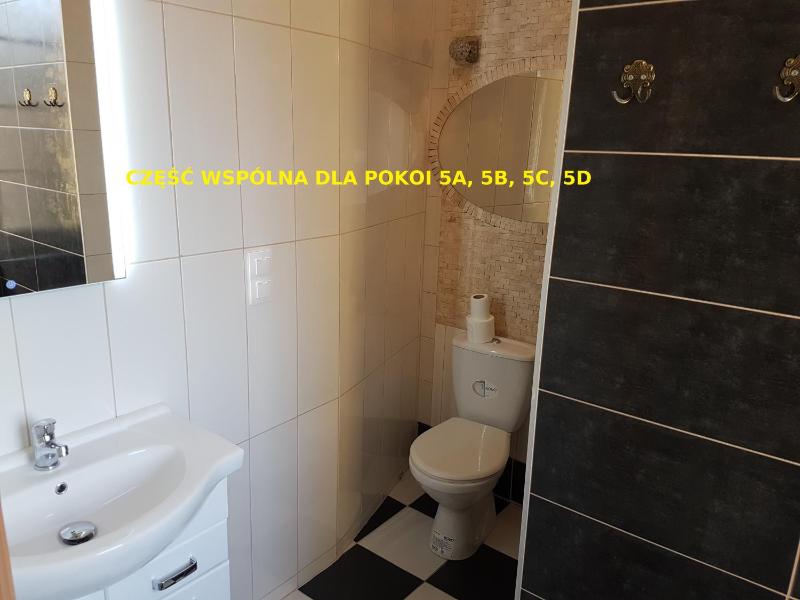 Basic Triple Room with Shared Bathroom image 4