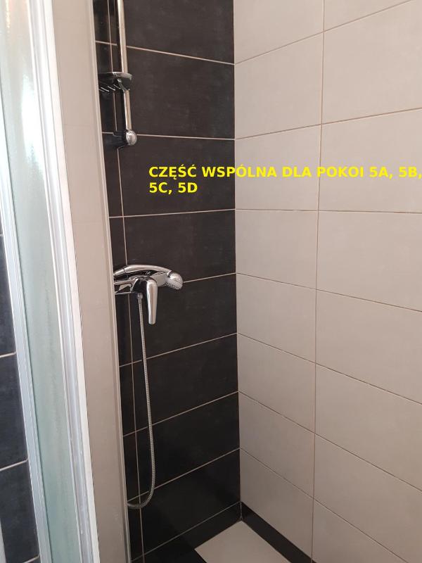 Basic Triple Room with Shared Bathroom image 2