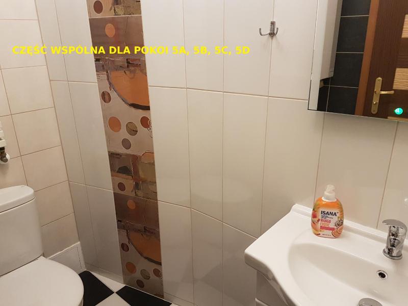 Basic Triple Room with Shared Bathroom image 3