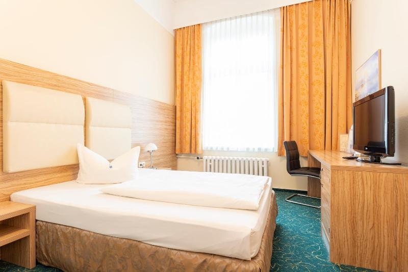 Comfort Single Room image 4