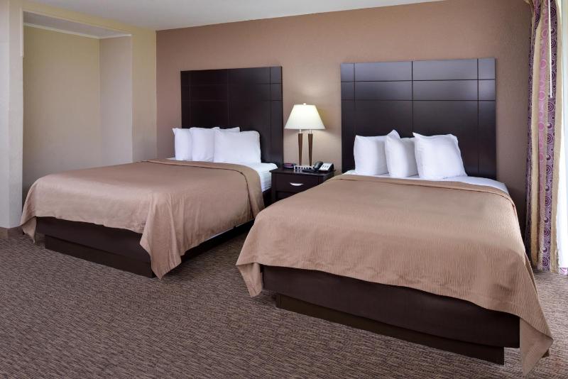 Queen Room with Two Queen Beds image 2