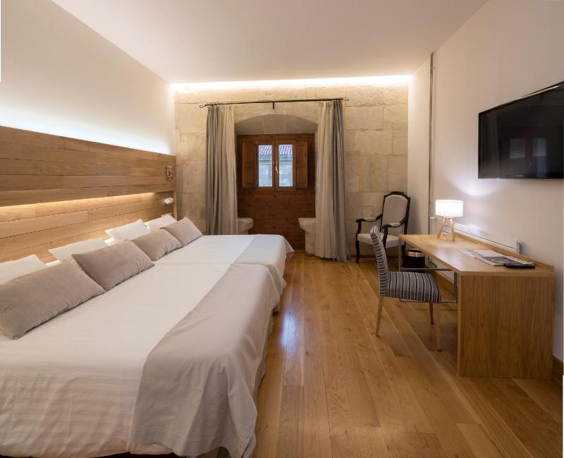 Premium Twin or Double Room image 2