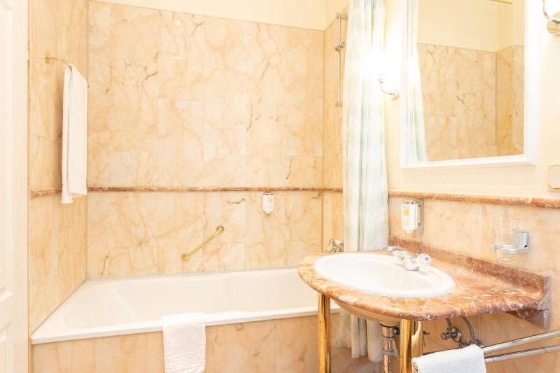 Superior Single Room image 2