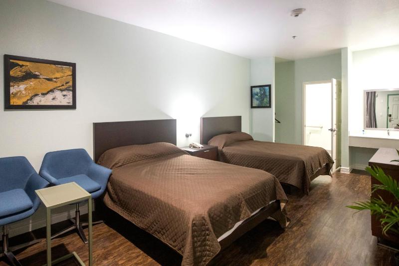 Double Room image 4