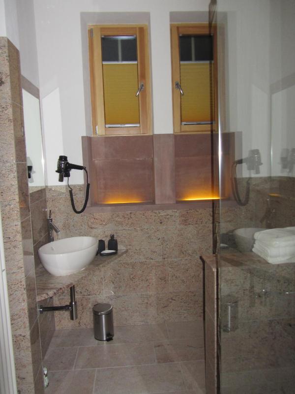 Single Room with Bathroom image 4