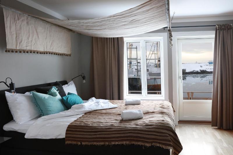 Three-Bedroom House image 3