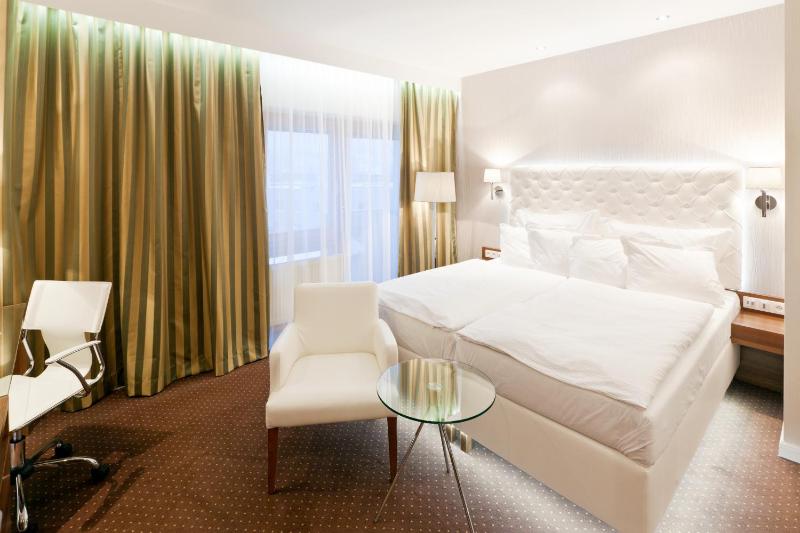 Superior Double Room image 4