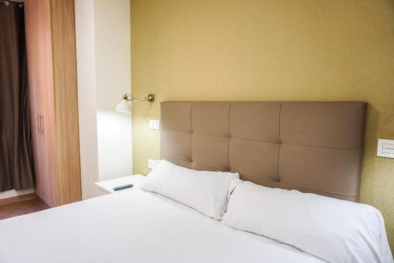 Double Room image 4