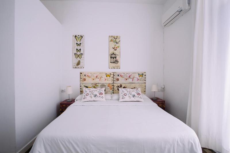 Hostal Eixample - image 11
