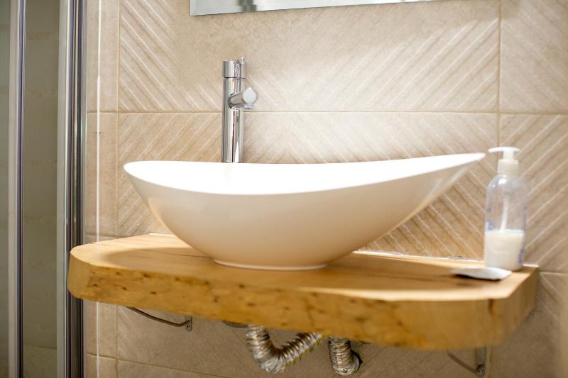 Standard Single Room with Private Bathroom image 2