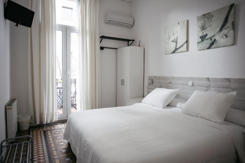 Hostal Eixample - image 5