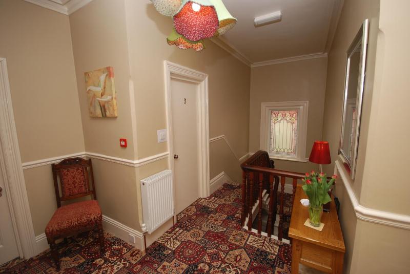 Single Room image 3