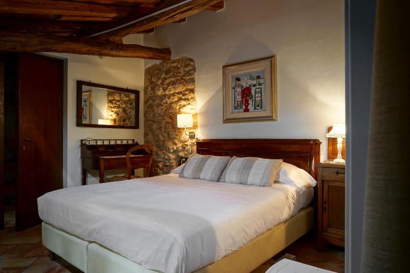 Double or Twin Room image 3