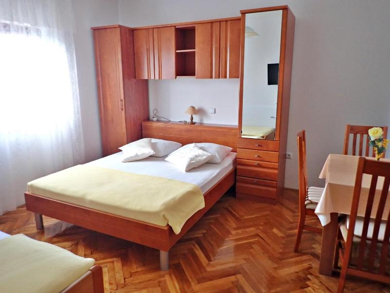 Studio Apartment image 1