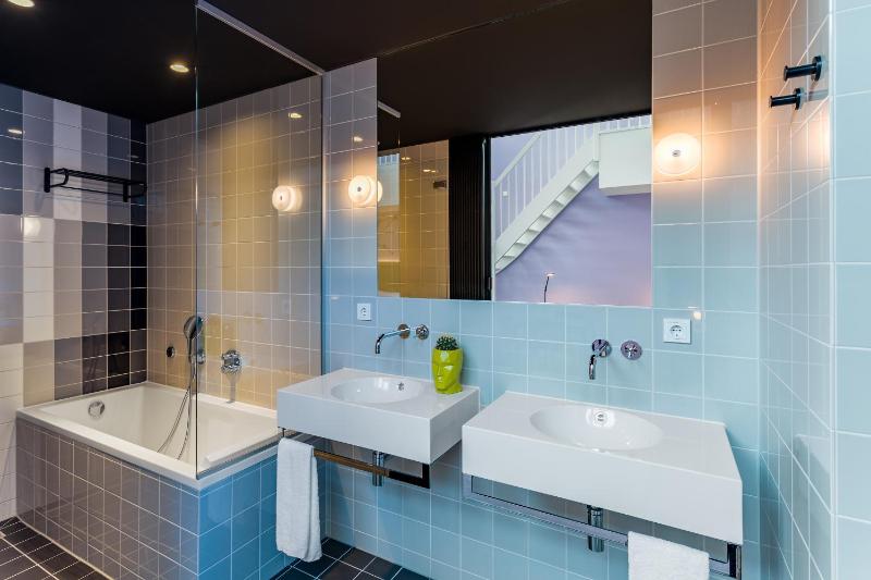 Family duplex room with terrace (only to be booked by 2 adults with children) image 3