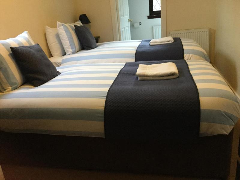 Twin Room image 2